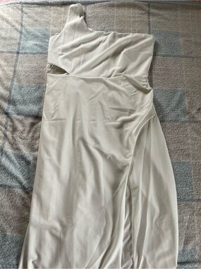 VENUS One-Shoulder Ivory Formal Gown